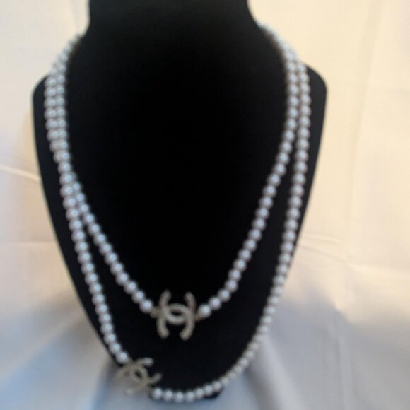 Chanel Long Pearl Necklace - Picture 2 of 5
